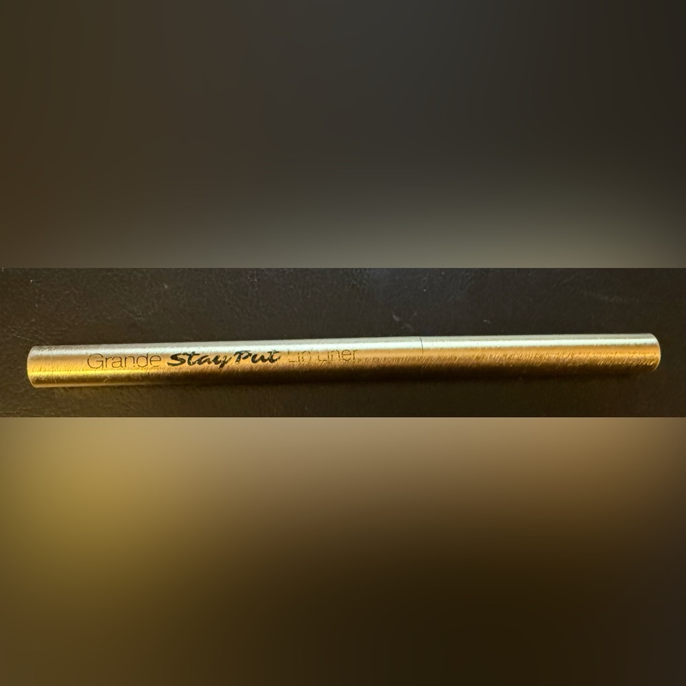 Grande Stay Put Eyeliner